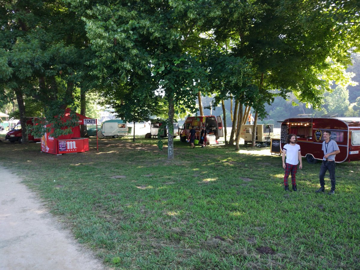 Como podedes ver, xa está todo case preparado para comezar! Xa sabeses, a partir das 11.30h estamos abertos!!!