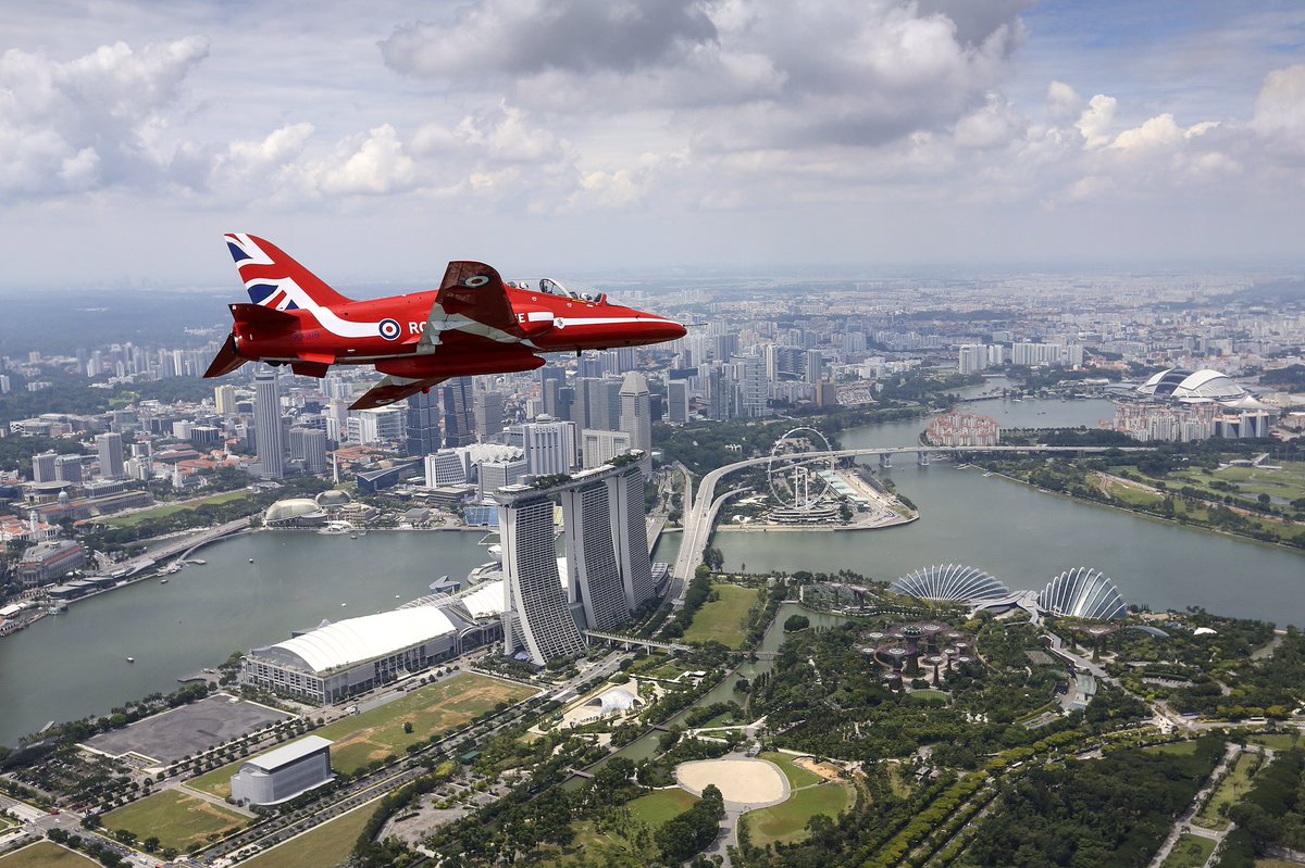 Several Red Arrows personnel recognised for their outstanding work during overseas tour to China - full story here: raf.mod.uk/reds/news/inde…