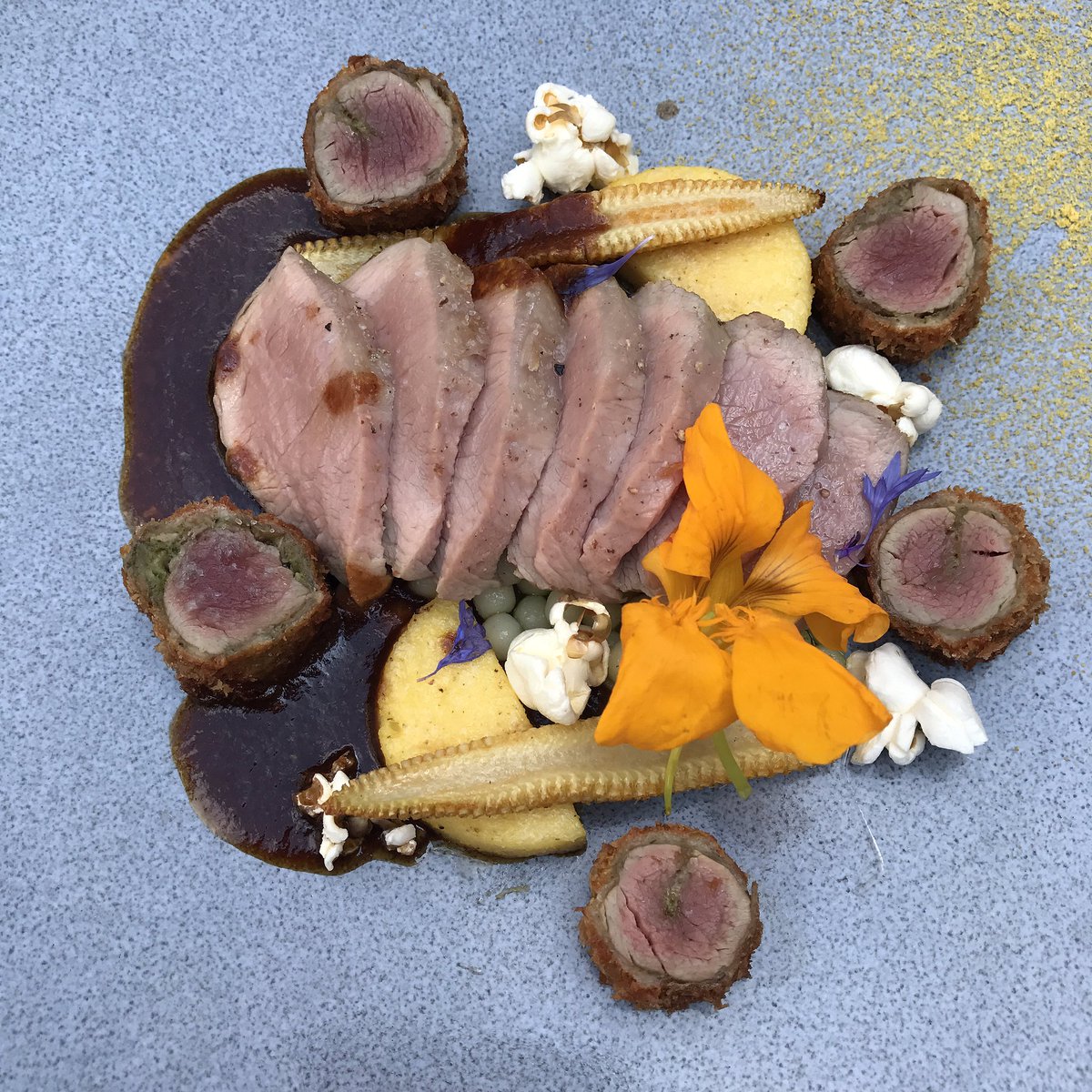 No sólo de pescado vive la carta del <a href="/BridgesRest/">Bridges Amsterdam</a>. Gran refugio con cocina de autor en el centro de #Ámsterdam #myVuelingcity #viajeG