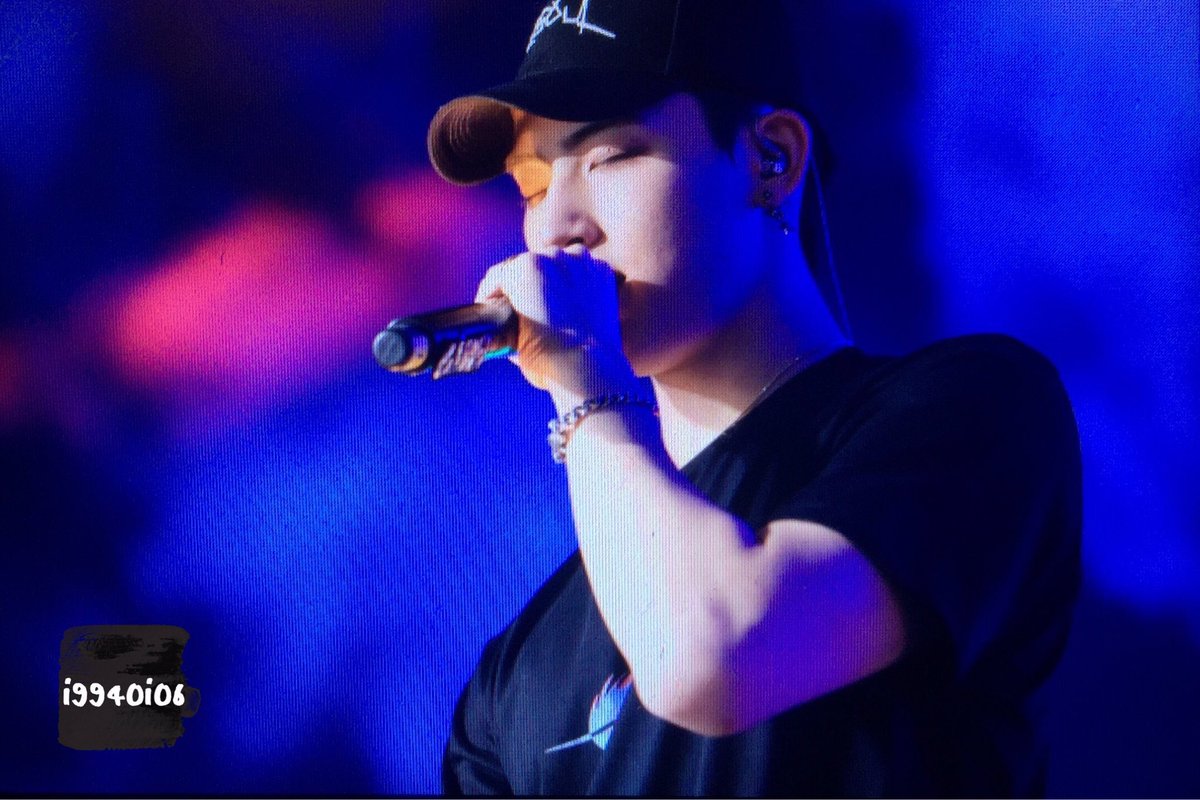 jbsoul_xxx's tweet photo. ขอบคุณที่เห็น
ขอบคุณที่ยิ้มให้หมวกใบนี้ 
ขอบคุณที่ใส่มัน
😭😭😭😭😭😭😭😭😭😭😭😭
 #GOT7hailandtour2017
#GTTinBangkokDay1 #재범 #JB https://t.co/1uvFc3dgX1