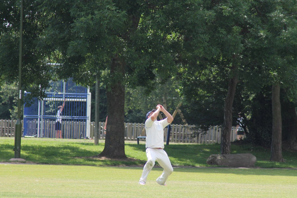 Gr4hamTurner's tweet photo. @LittlehamptonCC General catches off Greggy to leave Horsham Trin 106 for 7 off 32 https://t.co/Kp34kEHHU3