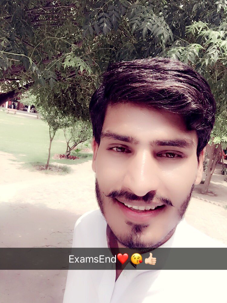 MTasaddaqB's tweet photo. #ExamsEnd👌🏼😊❤️
#TensiOnFree👍🏻😘
#OneMoreSemsterComplete❤️😘😂😊
_SaAdi https://t.co/RFzf8yXCnX