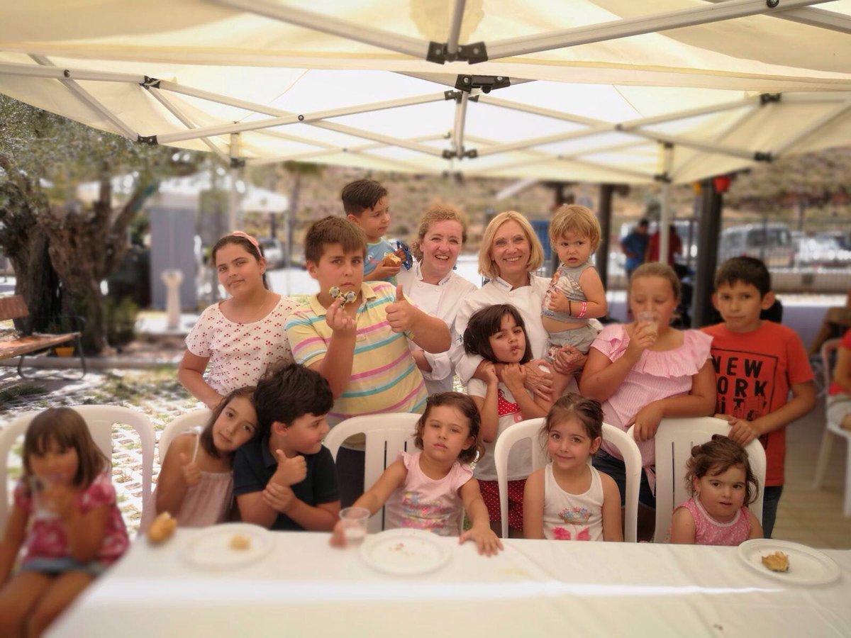 cocinasinmiedo's tweet photo. un taller precioso y divertido.. una compañera genial @MercaAgroGuadal Gracias! @SaboraMalaga @coin_pa @Remealsurdelsur @AguaLeonor https://t.co/dPKi9Rj6VO