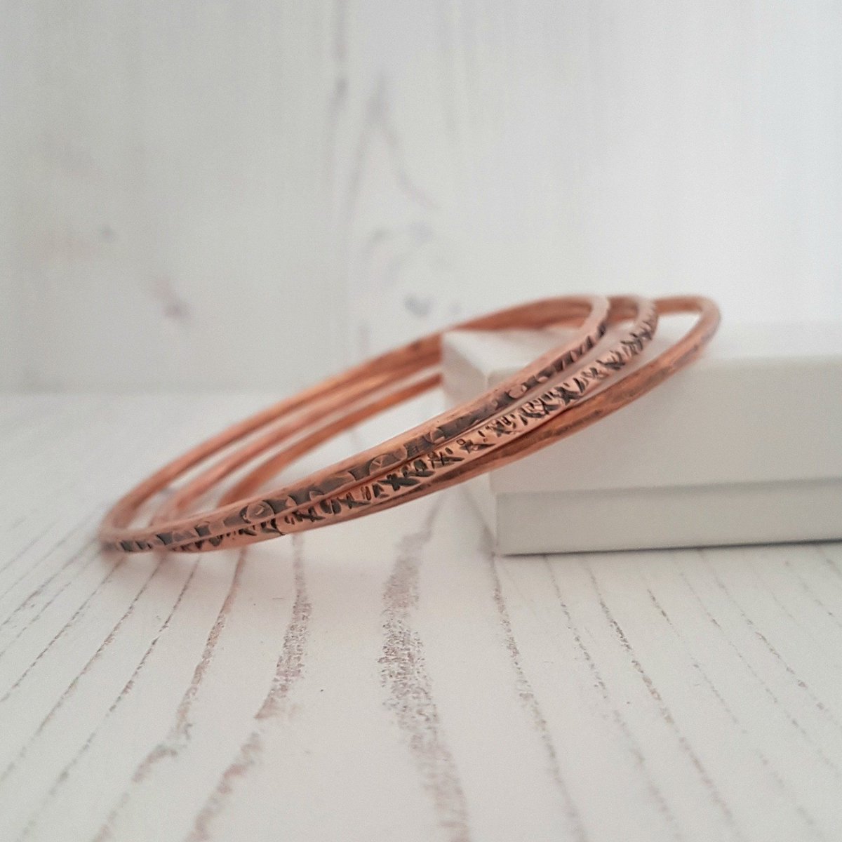 MaisyPlum2's tweet photo. Skinny Copper Bangles Set https://t.co/nAQ6k51egH #87RT #FlockBN #CopperBangleBracelets https://t.co/7hfbYcXnNO