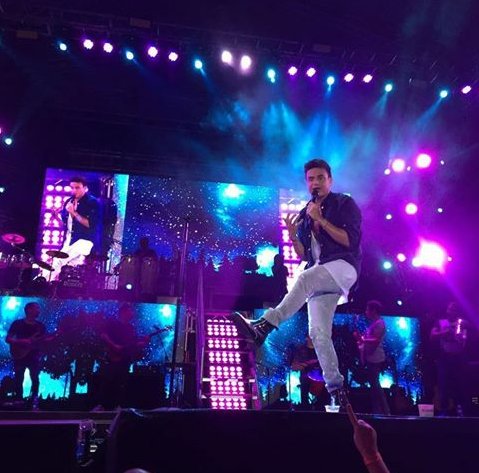 ElMonacoSFDC's tweet photo. El artista #1 @SilvestreFDC cumpliendole al silvestrismo de #Barrancabermeja Territorio Silvestrista... https://t.co/gvd2u0LMnh