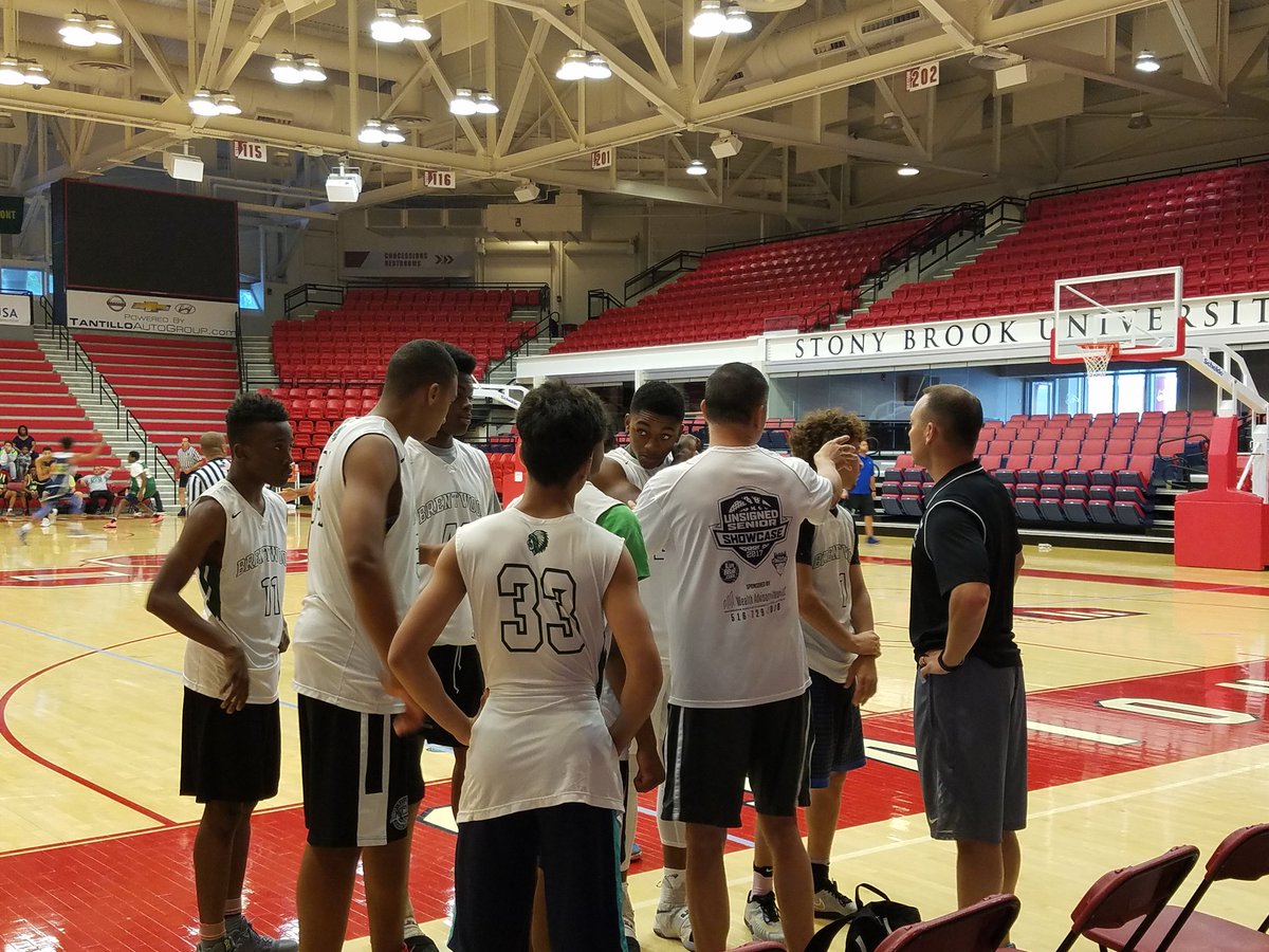 Jeff__Bernstein's tweet photo. Suffolk powerhouse Brentwood (NY) ready for their first-game at @StonyBrookMBB 🏀 Team Camp
@RealiLuvBBall https://t.co/42r3RcX56Y