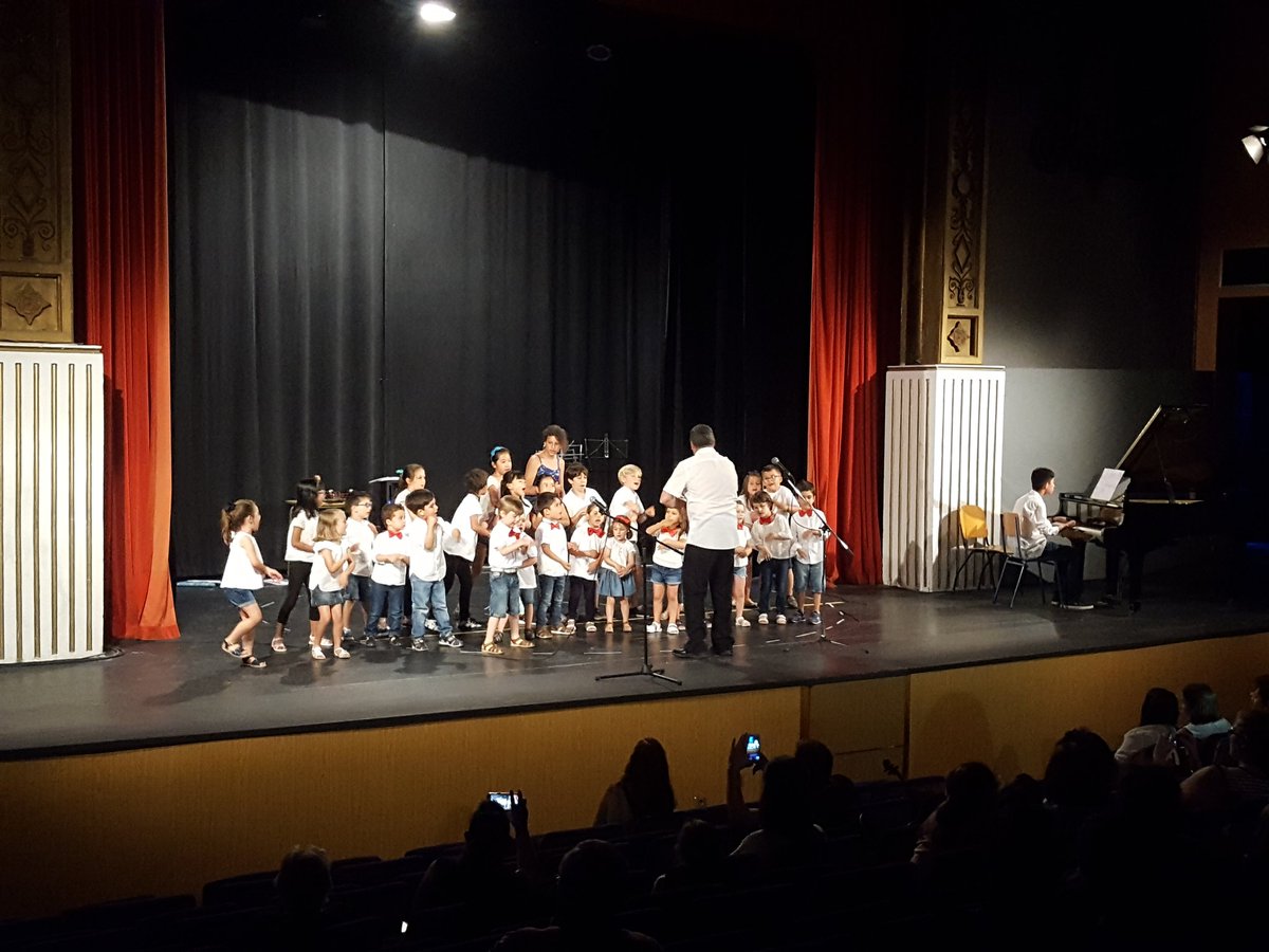 tvayamonte's tweet photo. Audición de fin de curso aula municipal de música puedes verlo @tvayamonte https://t.co/p0tbxi0SqV