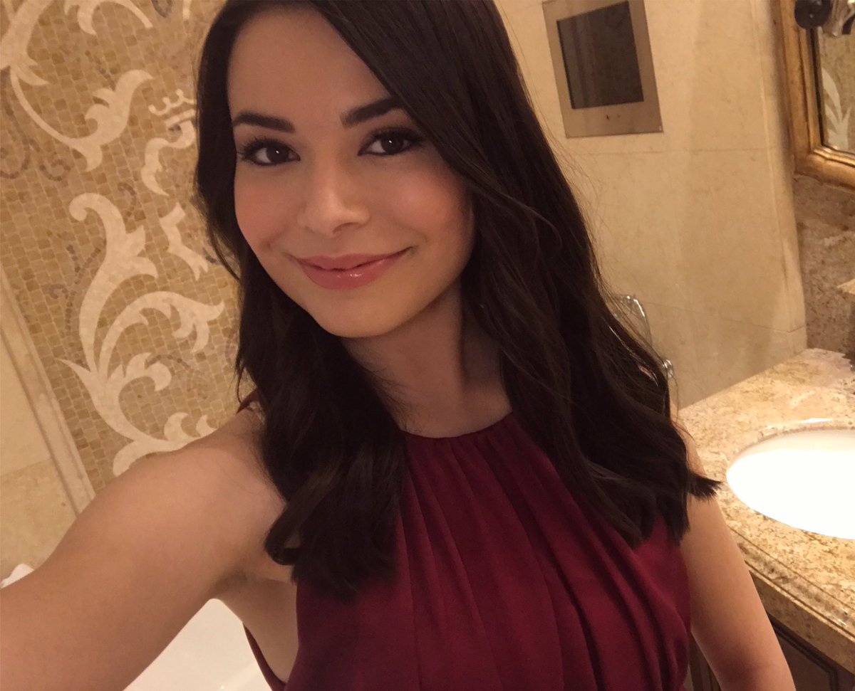 MirandaCosgrove's tweet photo. Press Day for #despicableme3 https://t.co/NfQxtJxQcy