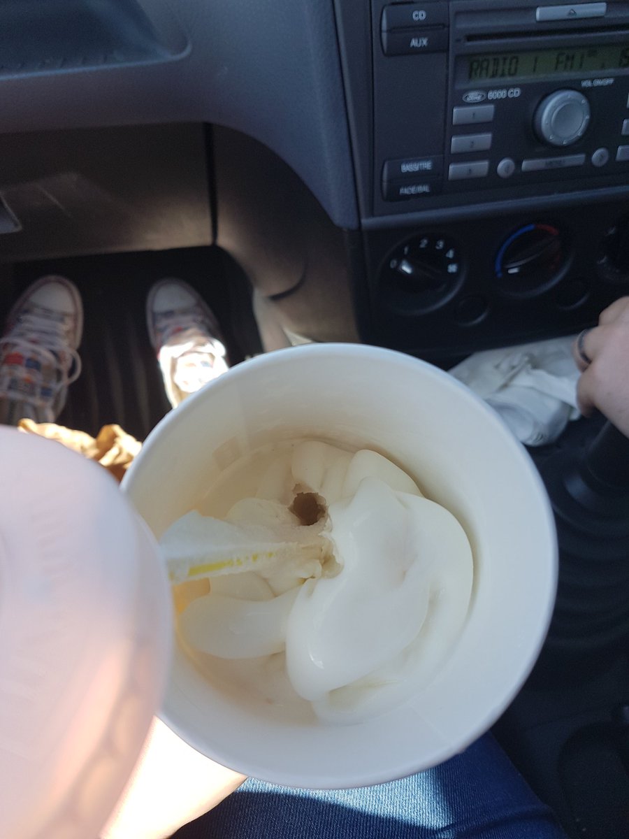 MaryLizz23's tweet photo. @McDonaldsUK when you order a large vanilla milkshake and get ice cream in a cup! https://t.co/iRtjC3hyab
