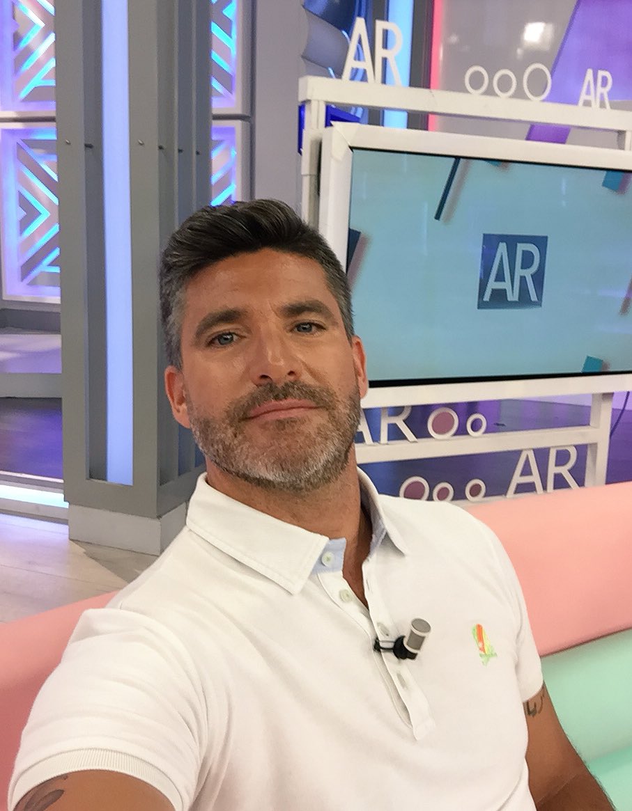 TSanchisG's tweet photo. #Audiencias viernes mañana:sube 'El programa de Ana Rosa' 0,7 puntos respecto al jueves (19,7%), Espejo Público': (16,9%) y 'La mañana':9,5% https://t.co/XggW6abeJG