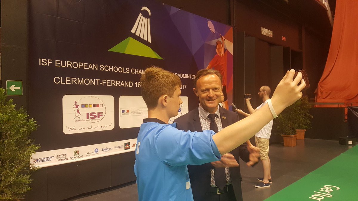 ISFsports's tweet photo. .@ISFsports Pdt - @lpetrynka doing a Selfie interview w/ @amcgill78 Young #ISFWSC2016 #Badminton Ambassador. #ESCBadminton @ClermontFd https://t.co/XeQghKHJbg