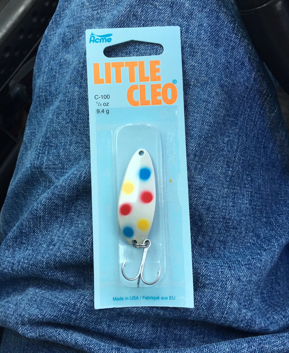 Barfa_ganoush's tweet photo. I couldn't help my self at Knuton's this morning, I had to buy something..🎣😬 #fishing #addiction #LittleCleo https://t.co/pbQDG1AomL