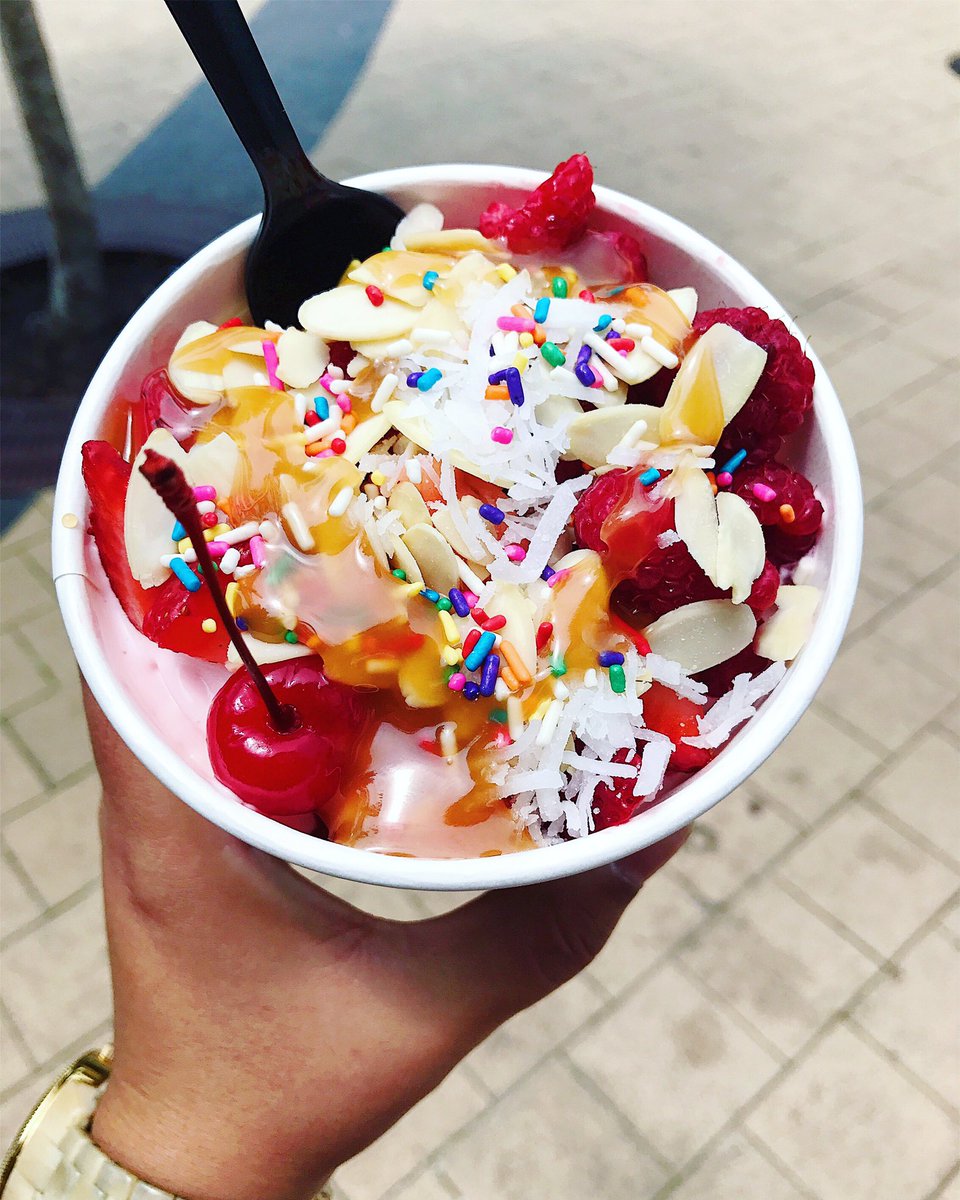 Enjoying a balanced breakfast from <a href="/FROZENYO/">FROZENYO</a> How are you starting your day today? 🤔 #dcdining #froyo #breakfast