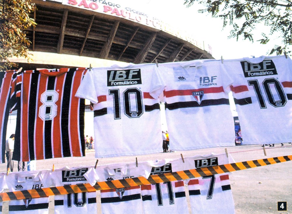 SaoPauloFC's tweet photo. O movimento aqui no Morumbi já é grande. Expectativa de mais de 100 mil são-paulinos! #VamosSãoPaulo! #TóquioOuNada! #25AnosLiberta92 https://t.co/ypEcEeyO7E