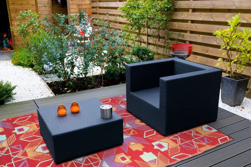 GreenDecoreRugs's tweet photo. @york_college #TFF our #ecofriendly outdoor rugs are made from #recycled plastic bottles - ideal for #festival #beach #parklife #studenthall https://t.co/EIjl1XEBai