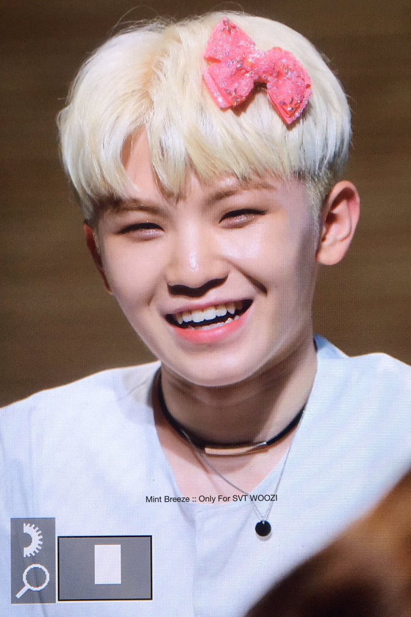 mintbreeze_wz's tweet photo. 170617 쏘큐트~~~~~리본 최고야~~~~~~~~~❤ #세븐틴 #우지 #우리지훈이 https://t.co/zaskkPxXti