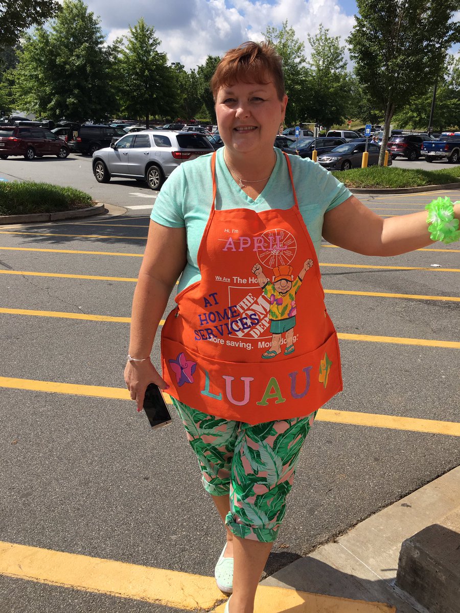 THDNinaWard's tweet photo. Specialty Services event at 6943...Luau Theme!! Awesome job, Rodney! https://t.co/MF9ehmjONd