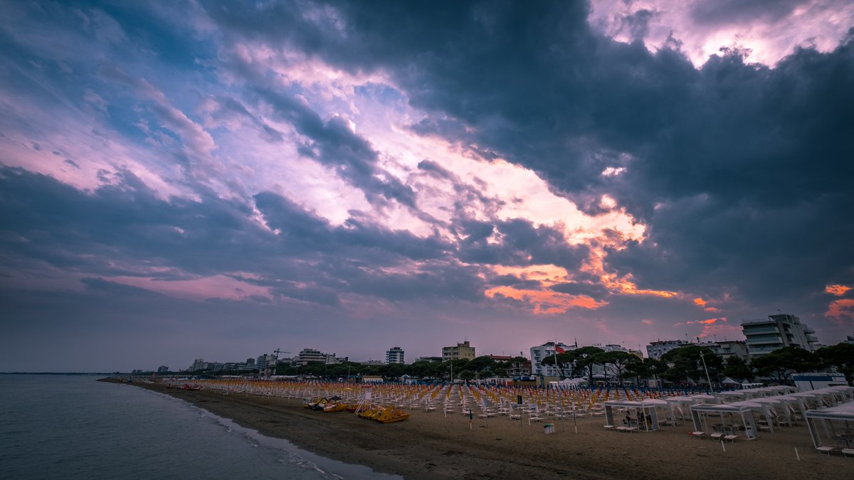 giu_milo's tweet photo. Sunset - Lignano Sabbiadoro, Italy - Travel photography #travel #lignanosabbiadoro #sunset https://t.co/2DEFw0ECnY https://t.co/tu0FutYfY6
