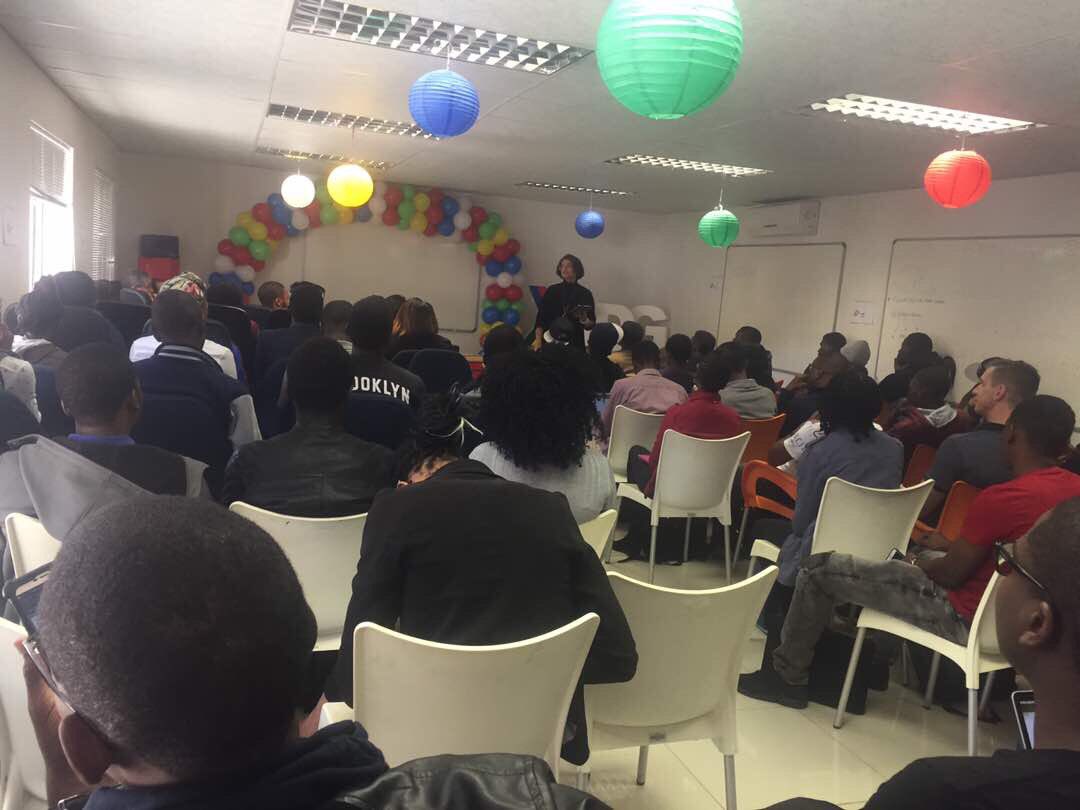 lamechthinkbig's tweet photo. Packed mobile lab, discussing technology #googleio2017 #extended @gdgwindhoek @GDGHarare @gdggaborone @AniciaP @IamNaambo @naatwilwe https://t.co/5o3QAiUJM0