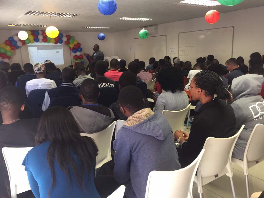 lamechthinkbig's tweet photo. Packed mobile lab, discussing technology #googleio2017 #extended @gdgwindhoek @GDGHarare @gdggaborone @AniciaP @IamNaambo @naatwilwe https://t.co/5o3QAiUJM0