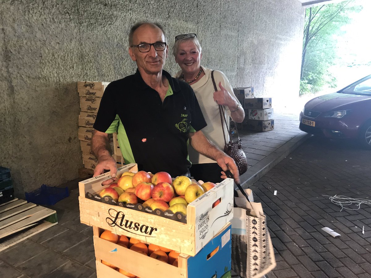 BigThankYou aan de locale groenteboer die kratten appels doneert voor de spelers! #ZwolsmanAGFRijssen #GroteKlasse #DonQuichot