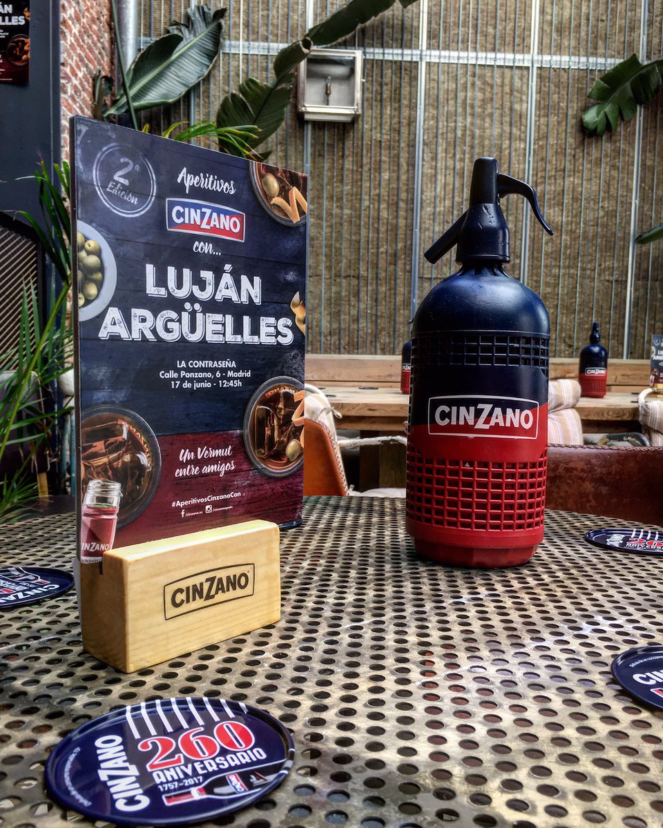 SecretosdeMadri's tweet photo. Ya estamos aquí! Venirseeeee! Estamos en @LaContrasenia, en Ponzano 6. #aperitivoscinzanocon 🍸 https://t.co/XJ9bUxrcyi