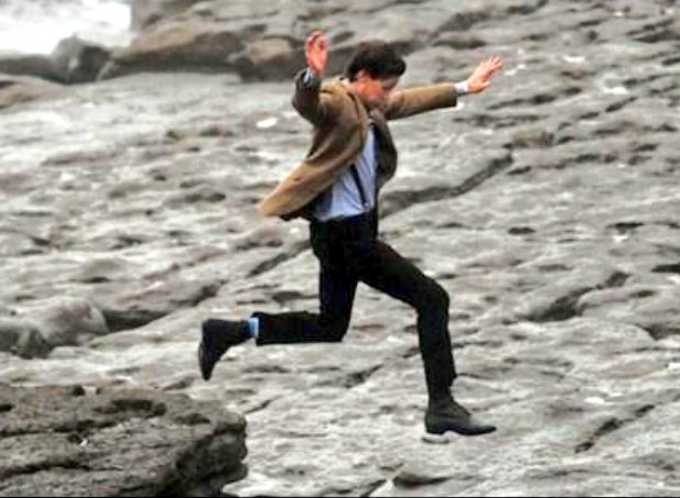 Sr_Write's tweet image. The floor is "aprobar en junio"