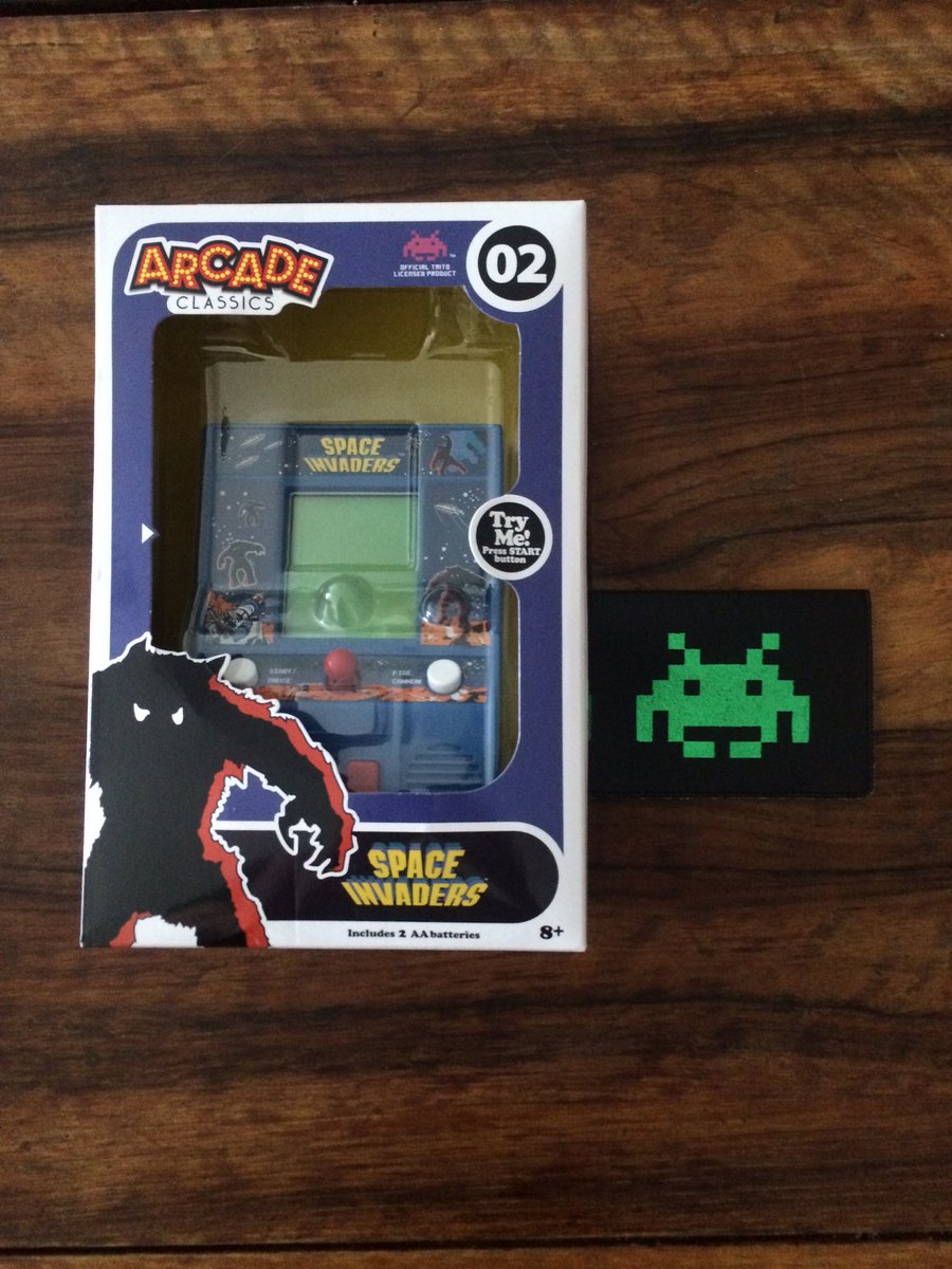 MaRiEen2M's tweet photo. Merci @SG_etvous j'adore les cadeaux #CBSpaceinvaders ! ❤️❤️ https://t.co/eEo7Nj03WR