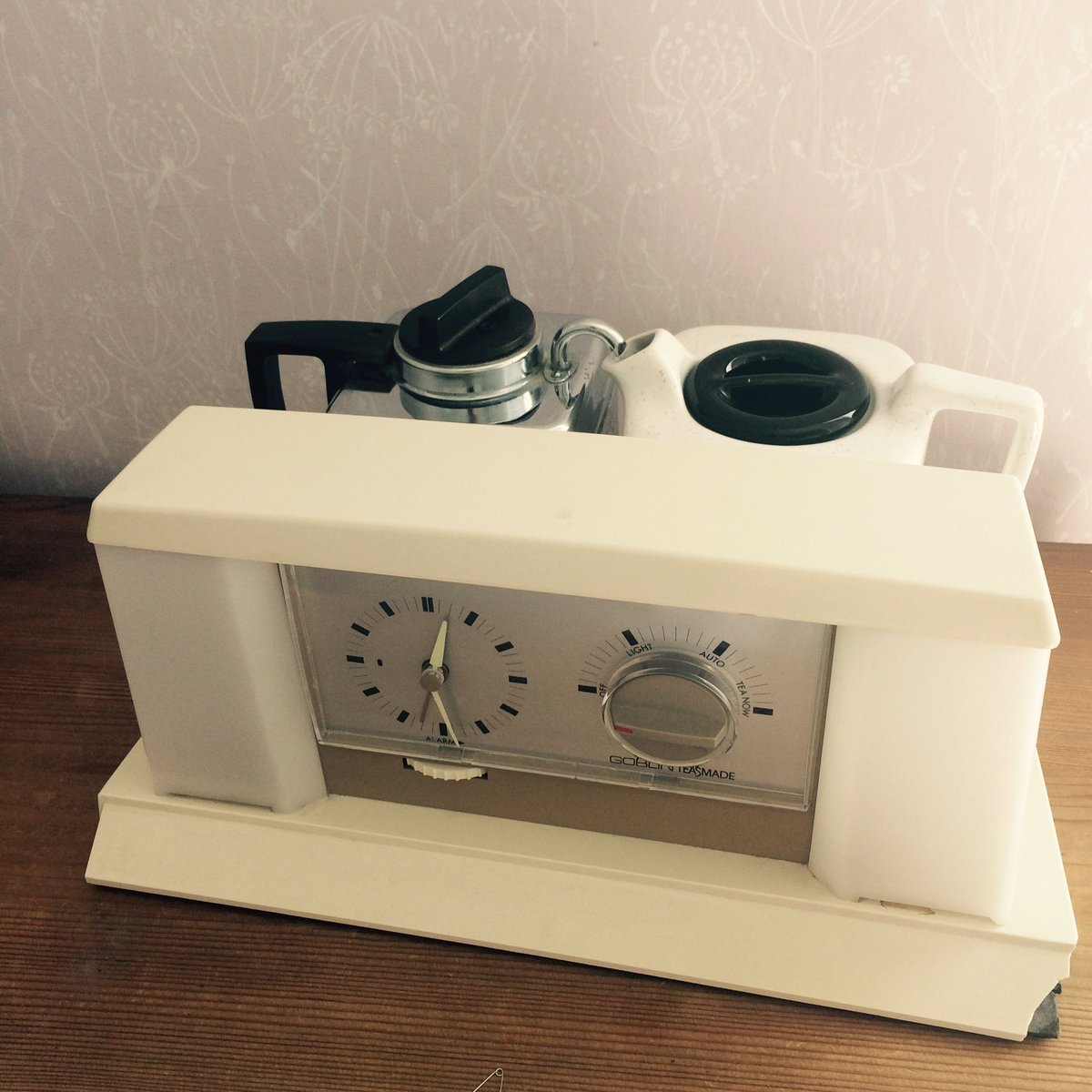 LisaJHarris's tweet photo. Just unpacked the #teasmaid @RoManning #livinginthe70s #movinghouse ... now where's that soda stream?! https://t.co/WifcjBrSXN