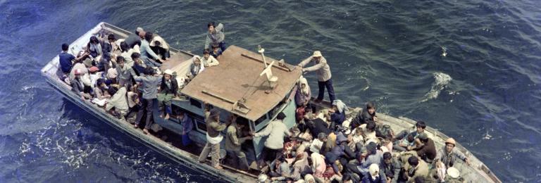 MdM_France's tweet photo. #Migrants En 1979, aurait on imaginer refouler 130.000 boat people dans les régimes oppresseurs du Vietnam et du Cambodge? 1/2 #MdMCalabre https://t.co/KzmbfIxgrT