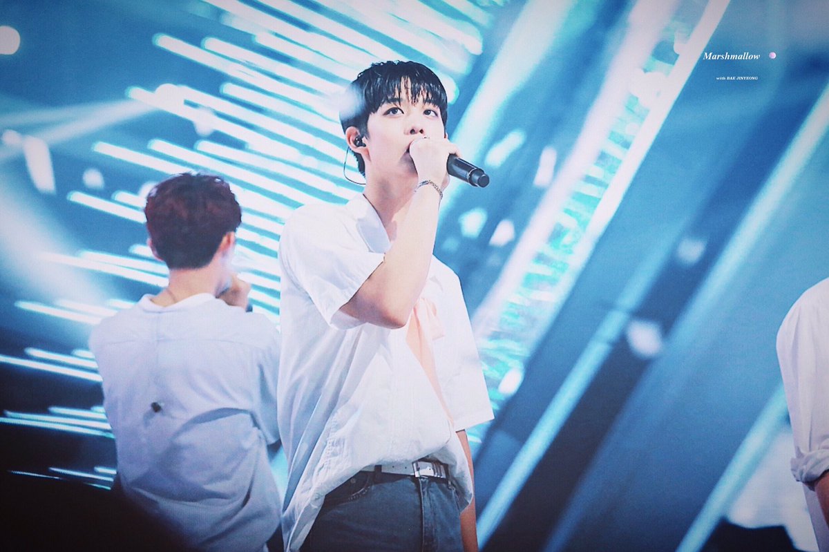 Marshmallow_JY's tweet photo. 170616 파이널
진영이 혹시 천사인가??😢
#배진영 #워너원 https://t.co/u9E2f77sme