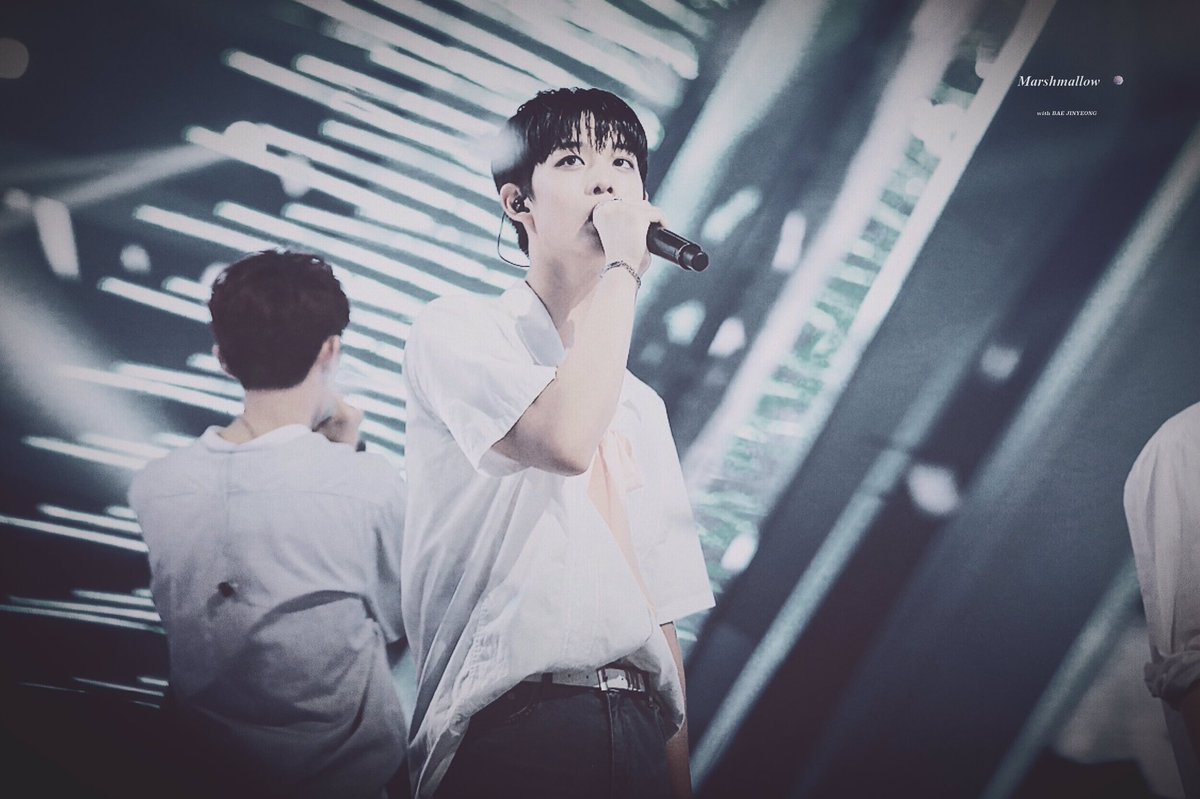 Marshmallow_JY's tweet photo. 170616 파이널
진영이 혹시 천사인가??😢
#배진영 #워너원 https://t.co/u9E2f77sme