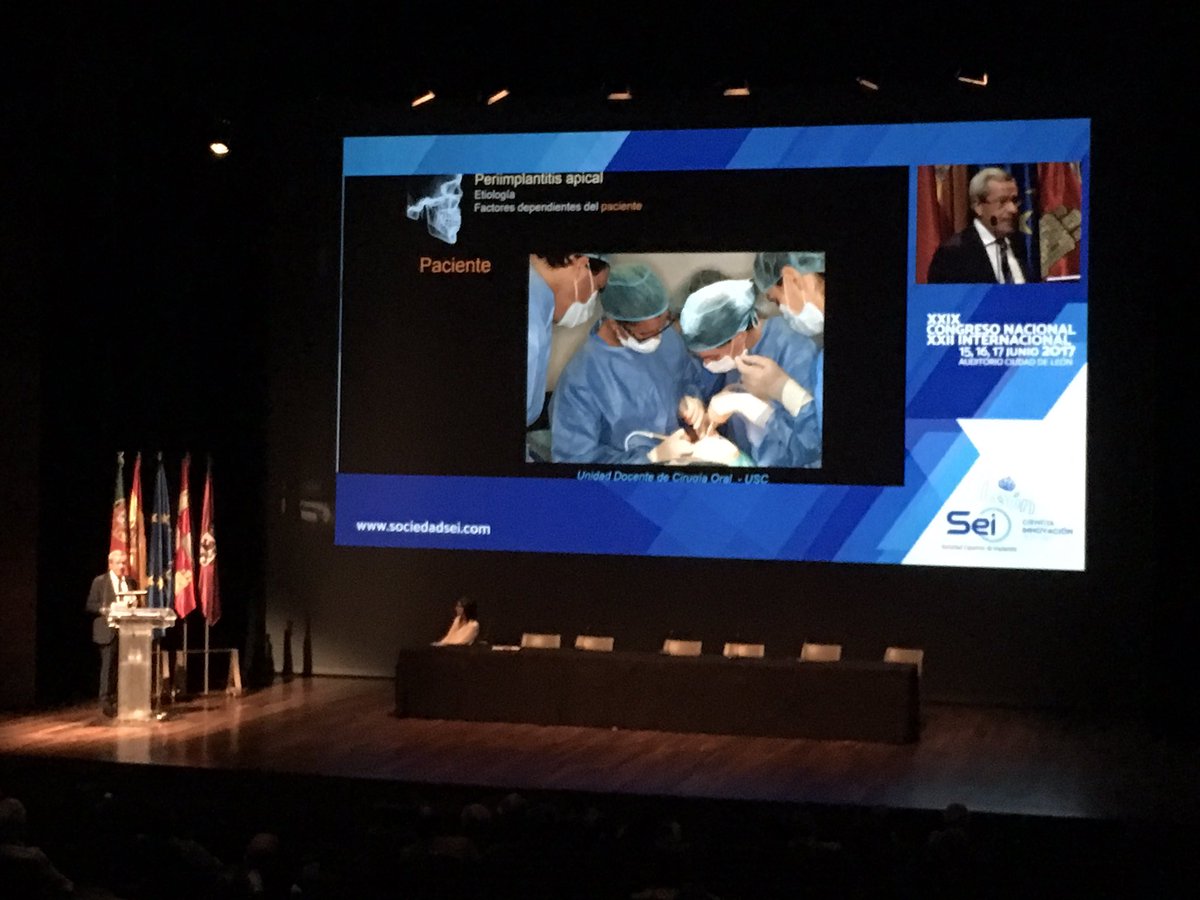 SEILeon2017's tweet photo. Dres. José María Suárez Quintanilla y Ana Otero, durante su exposición sobre control bacteriano periimplantitis. #SEILeón @SocEspImplantes https://t.co/ovaK66iRAa