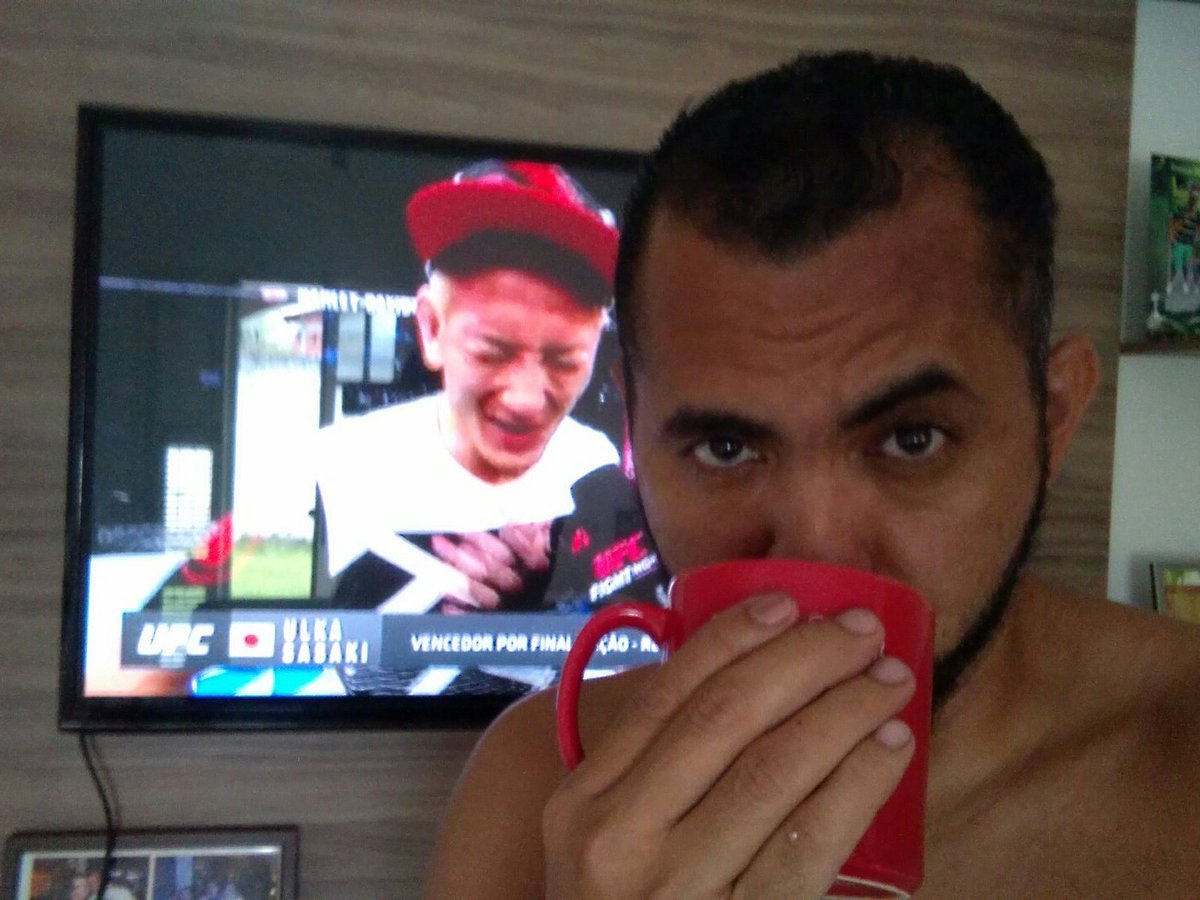 Clisuchoa's tweet photo. #UFCnoCombate Clistenes Uchôa café da manhã com combate https://t.co/Ssw0lyZaBn