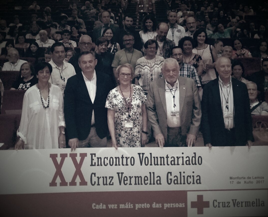 cruzvermella's tweet photo. Voluntarias y voluntarios homenajeados en XX Encuentro #Voluntariado #Galicia con autoridades. Enhorabuena! Sois un gran ejemplo a seguir. https://t.co/qoREWJvQt6