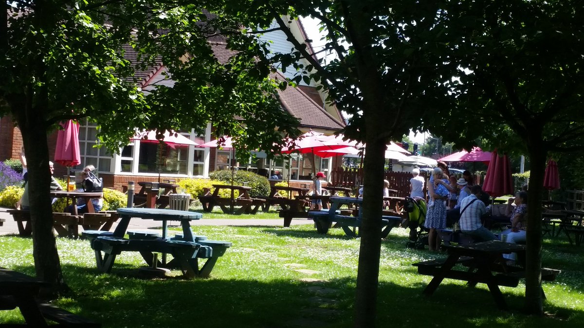 Elmbury Lodge top team ready to smash it this gorgeous day <a href="/elmburyIRT/">ElmburyLodgeIRT</a> <a href="/kirtkeza/">Kerry</a> <a href="/emmalwilliams94/">Emma Williams</a> <a href="/hannahfaceee/">Hannah Willis</a> <a href="/TheCaitlinH/">Caitlin</a> <a href="/hawkeye1070/">Ian Hawkswood</a>