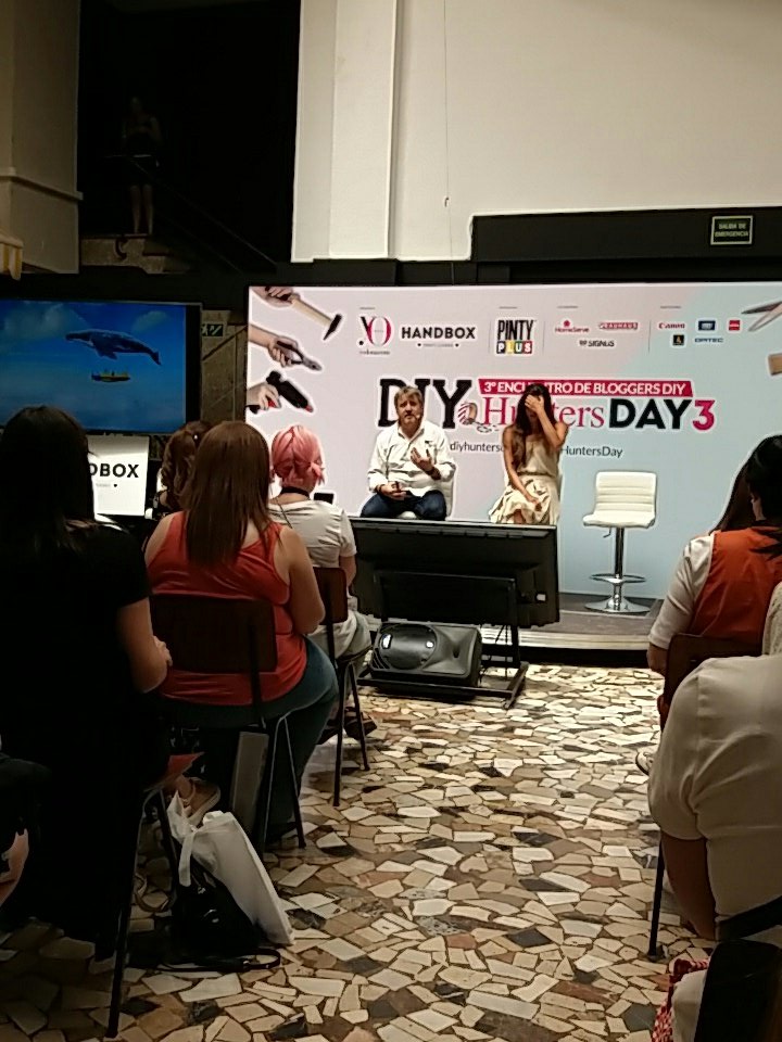 TheBeautifulPr1's tweet photo. Hoy en el @DiyHuntersDay #celebratingcraft porque #yosoydehandbox https://t.co/5o4lTz6BXs