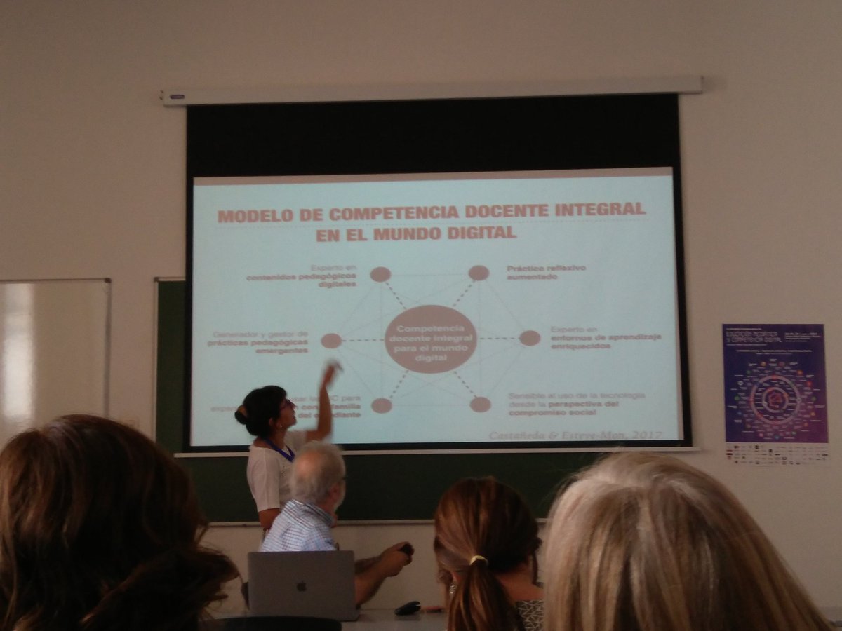 Noelia94s's tweet photo. Ayer en #Edumed17 con @VanessaOrtegaQ y @flobodediego #JordiAdell #LindaCastañeda #Educaciónmediática https://t.co/W9qbJaQKVX
