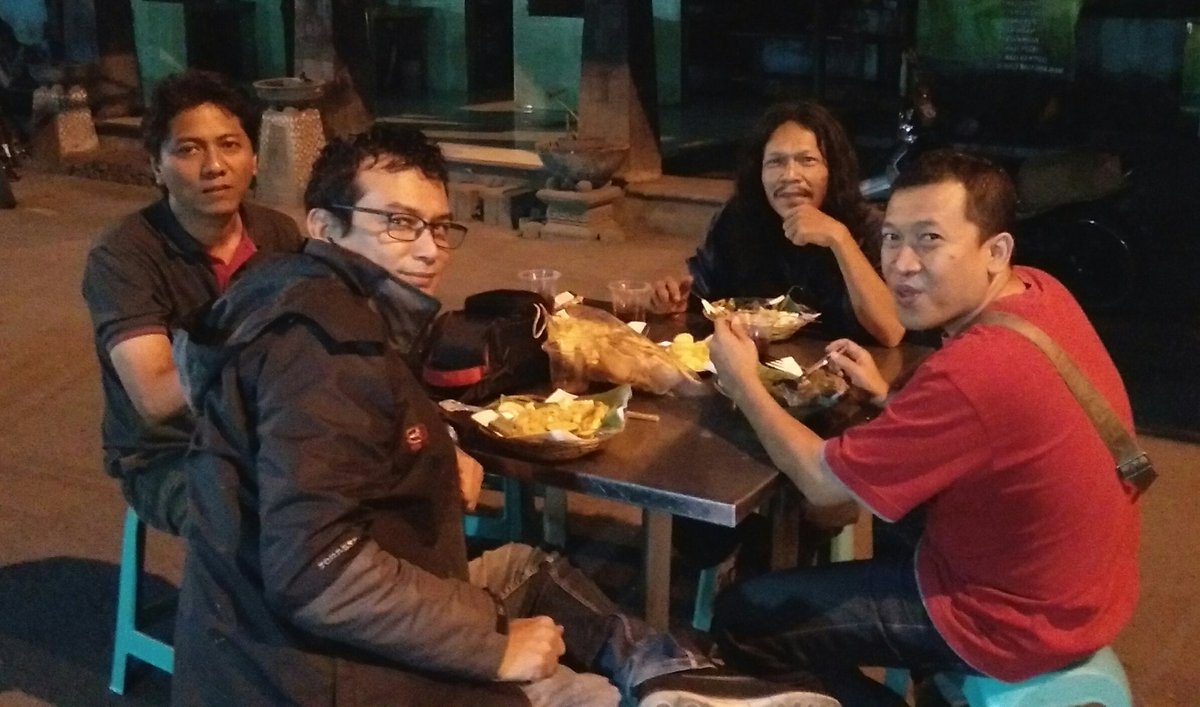 GenkKobra's tweet photo. sebelum acara di mulai berbuka dulu di #GALABOweekend yuk merapat malam minggu di,sini nikmati tradisional kuliner solo dan oleh2 khas solo https://t.co/5OJLniBlxY