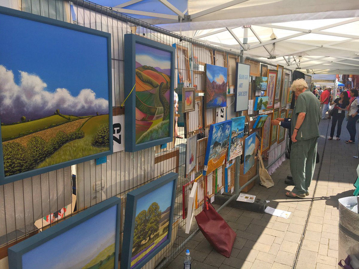 EnjoyMaidenhead's tweet photo. Such a beautiful day to be in Maidenhead. @ArtontheStreet #RBWMFreeWiFi Maidenhead And Me forms in @NicholsonsSC or @BovillesArtShop https://t.co/5hHBUfq6BY