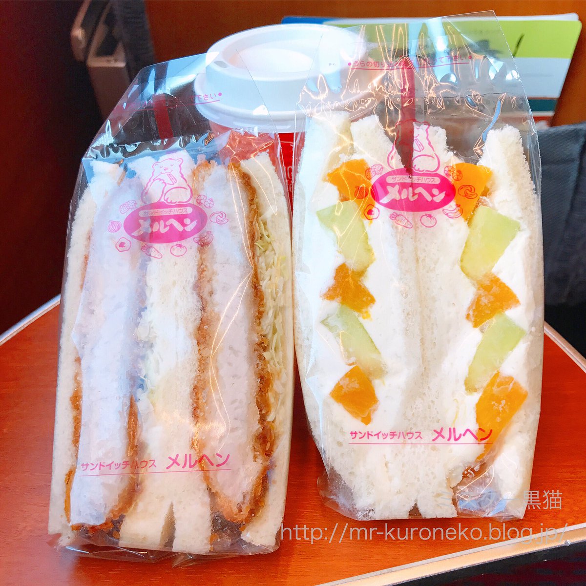 ミスター黒猫 カフェ 喫茶店 スイーツ パンケーキ على تويتر メルメルメルヘン メルヘンのサンドイッチ メロンと黄桃生クリーム ロースカツ 町田パンケーキの帰りにロマンスカーで メルヘンサンドイッチと車内販売の珈琲 メルヘンのフルーツサンドはやはり