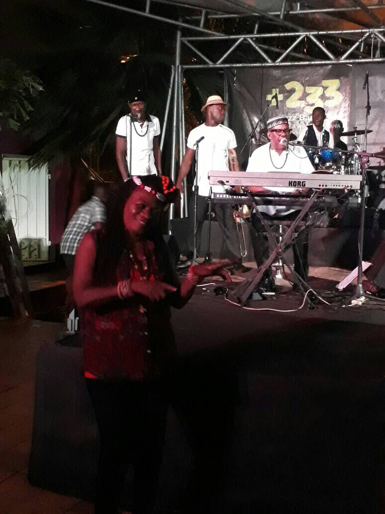 DellaHayesMusic's tweet photo. Belimpe with #BessaSimons
Jama is good
But jamz is better πΊπΌπ§πΉπ€π·πΊπΈπ»ππΎ https://t.co/9MbnfSGGsU