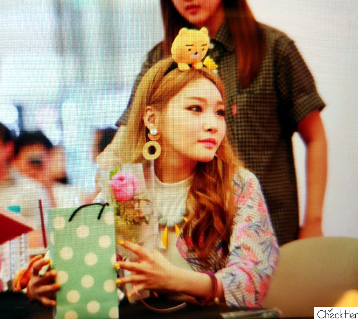 _CheckHer's tweet photo. 170617 AK PLAZA 서현 PREVIEW #청하 #ChungHa #WhyDontYouKnow https://t.co/Mxf3BnhYun