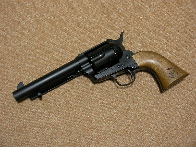 O Xrhsths ドライゼ Sto Twitter Colt Saa 正式名称コルト シングル アクション アーミー 西部劇やマカロニウエスタンでほぼ見かけるリボルバー 撃鉄を起こし 銃爪を引いて撃ち 熟練させると 早撃ちが可能 早撃ち競技ファストドロウ 銃をくるくる回すガン O Xrhsths ドライゼ Sto Twitter Colt Saa 正式名称コルト シングル アクション アーミー 西部劇やマカロニウエスタンでほぼ見かけるリボルバー 撃鉄を起こし 銃爪を引いて撃ち 熟練させると 早撃ちが可能 早撃ち競技ファストドロウ 銃をくるくる回すガン