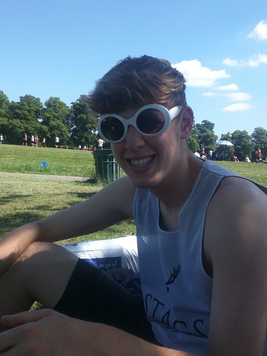 Won our first two games 11-3 and 9-1. We think. Highlights include a dirty over the head grab by everybody's favourite aunty.