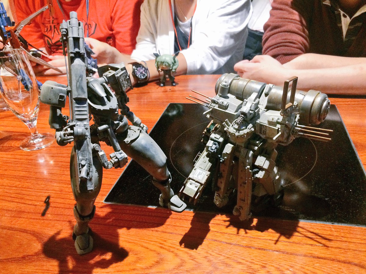 sousaism's tweet photo. #神展 懇親会二次会で、kenny氏と #abzcom5 合わせを行う。カウナバラの砲撃型歩行兵器二体。めっちゃいい感じ。 https://t.co/4Sdj5RuAa8