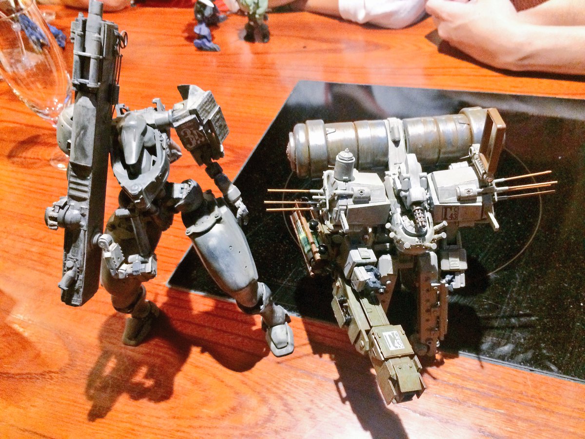 sousaism's tweet photo. #神展 懇親会二次会で、kenny氏と #abzcom5 合わせを行う。カウナバラの砲撃型歩行兵器二体。めっちゃいい感じ。 https://t.co/4Sdj5RuAa8