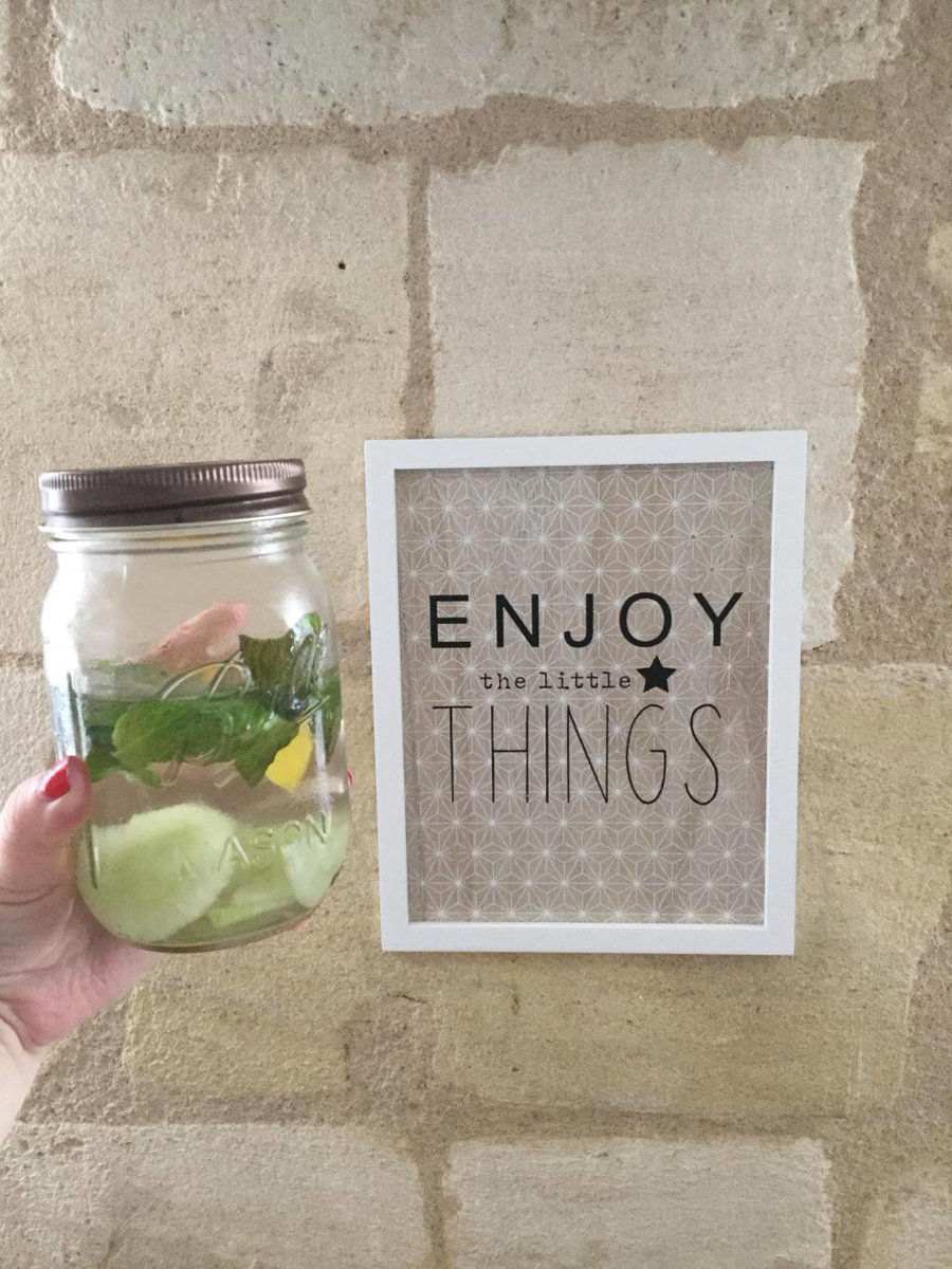 Plume2Cassandre's tweet photo. #Nouvelarticle 3 idées d'eaux aux fruits pr affronter la chaleur #waterdetox https://t.co/RoHa2G5QM6 https://t.co/I6rRMX7ipy