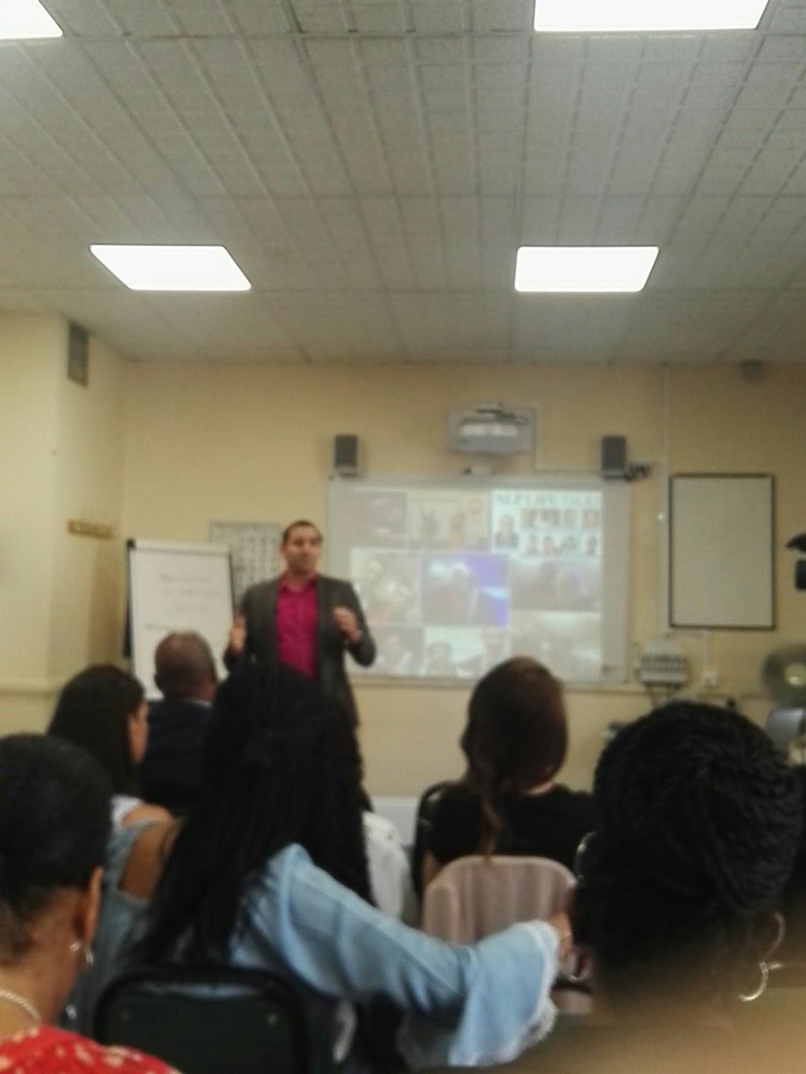 LondonNetworker's tweet photo. #ElliotKay #defyinggravity Business Growth Strategist #London @LondonNetworker #defyinggravityevent https://t.co/CnmSsKlBB9