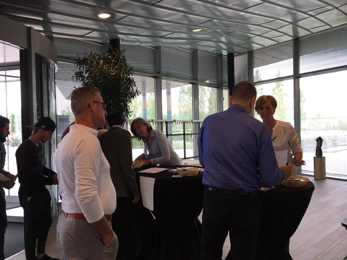 ingriddepagter's tweet photo. Net n super geslaagde en drukbezochte werkmarkt @GemLochem afgesloten. Mooie matches, enthousiaste bedrijven en werkzoekenden. Top! https://t.co/wEG5QpFDkg